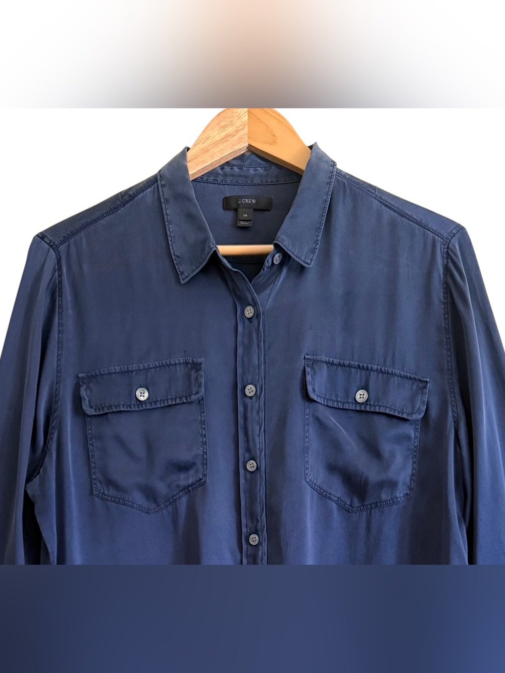 J. Crew 100% Silk Preppy Business Casual Lightweight Chic Button Down Shirt 14 - Picture 2 of 10